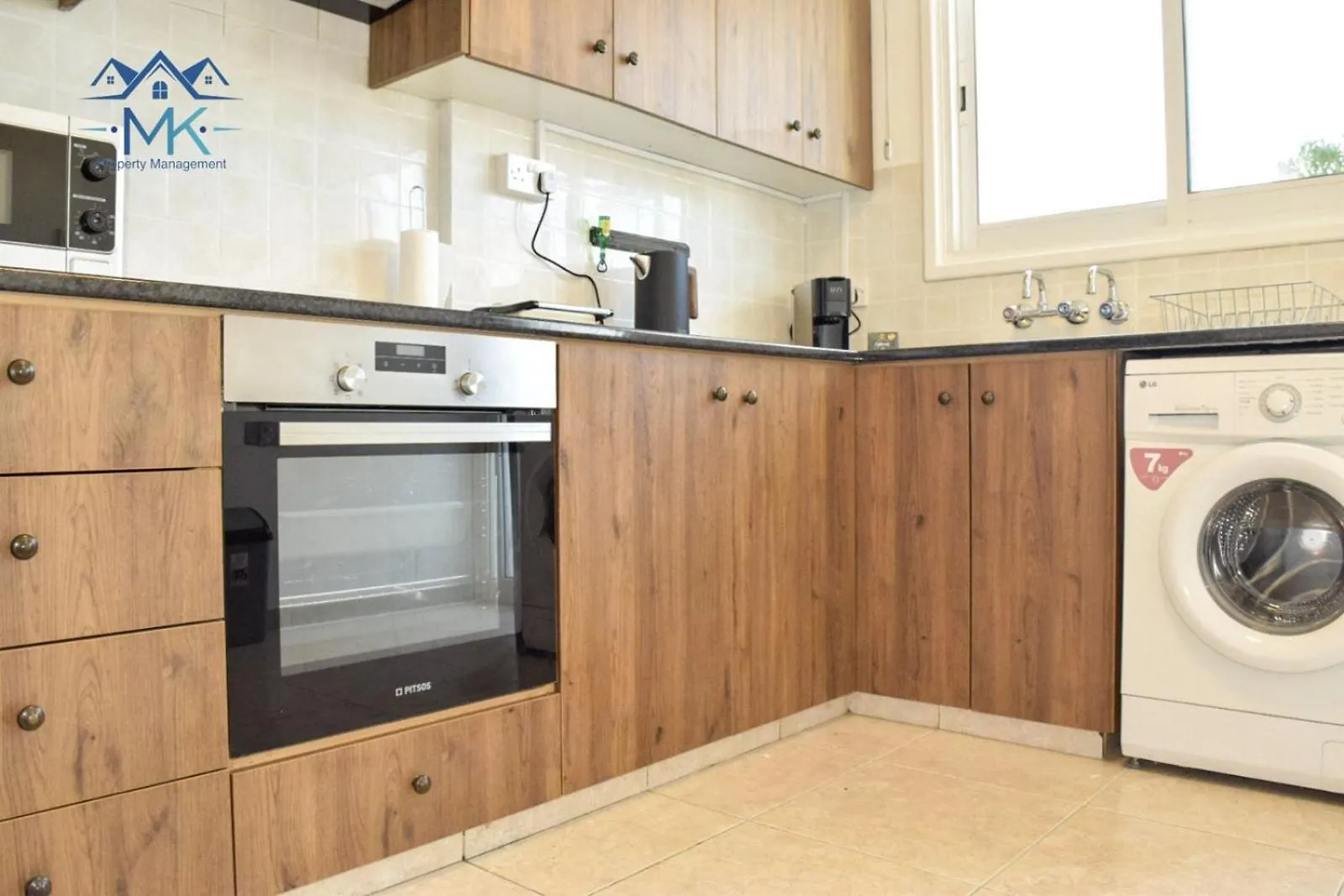 Seawitch Apartment لارنكا قبرص