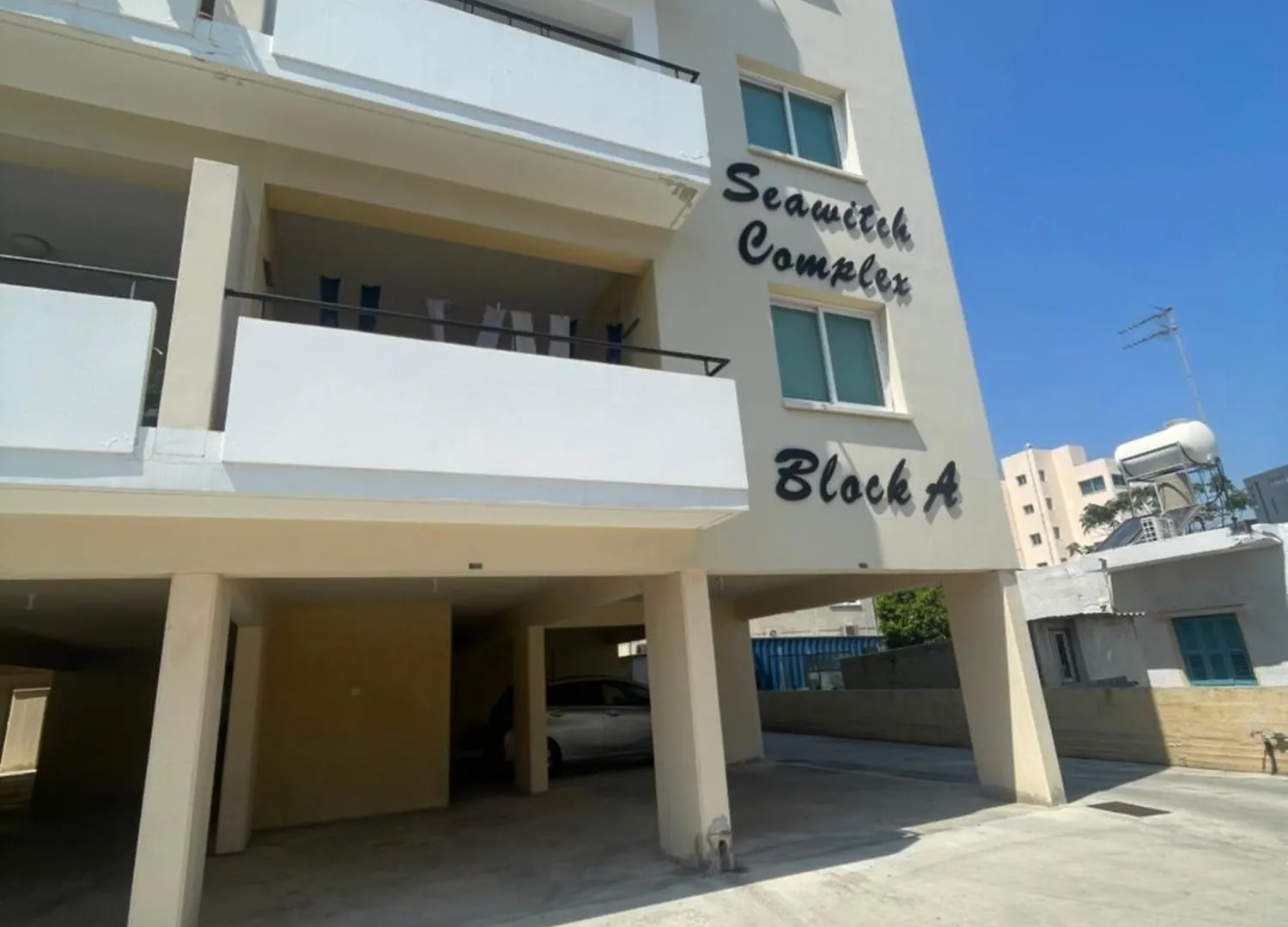 Seawitch Apartment لارنكا